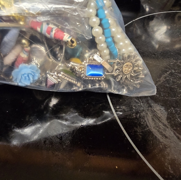 5lbs colorful unsorted jewelry - Picture 7 of 10